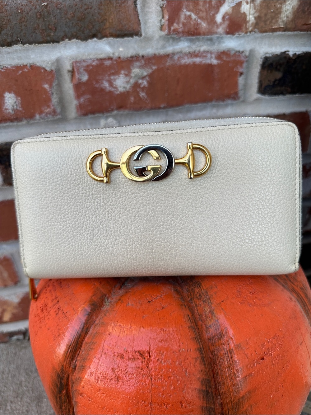 Gucci Zumi Zip Around Wallet-COA included - Picture 2 of 15